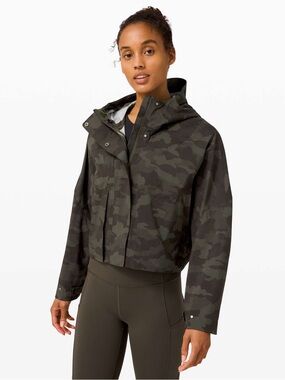 EUC✨ Lululemon Rain Chaser Jacket - Dark Olive Camo